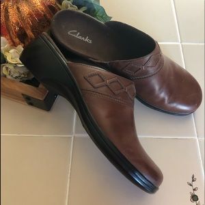 Clark’s clogs